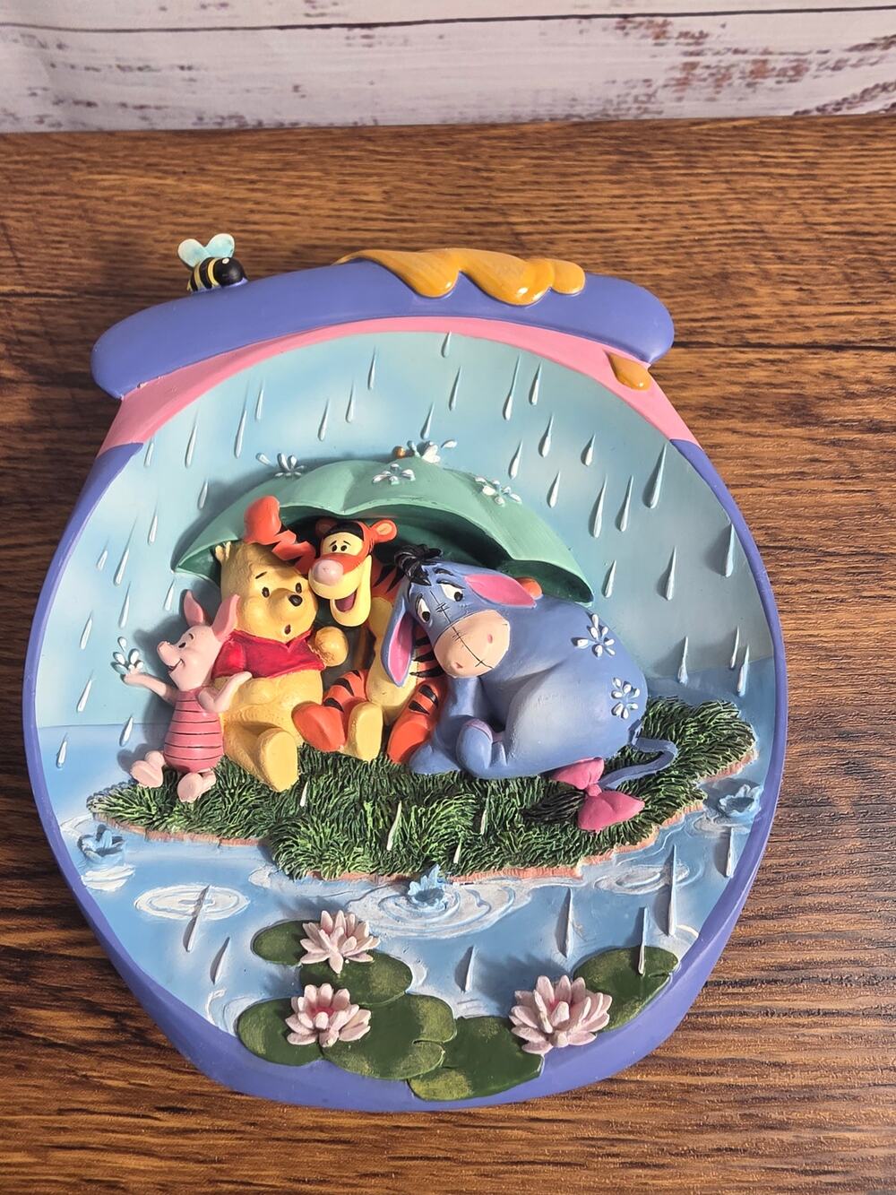 Disney Winnie The Pooh Piglet Tigger Eeyore 3D Honey Pot Wall Plaque Rain Scene